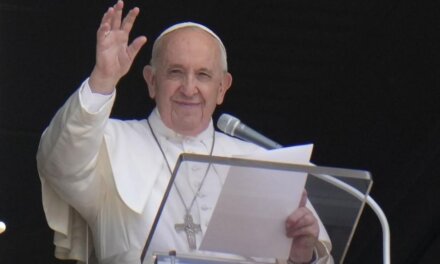 Папата Франциск: Младенецът Исус обединява всички