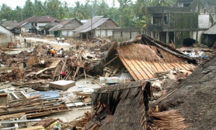 След опустушителното земетресение в Индонезия 770 души останаха без покрив над главата