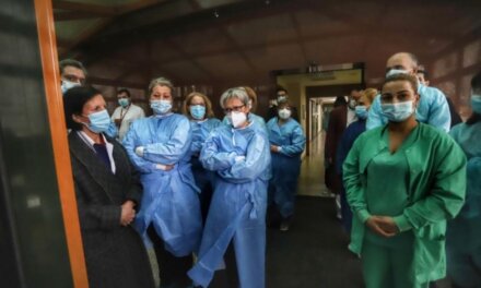 Лекари от “Лозенец“ излязоха на протест  срещу превръщането ѝ в детска болница