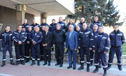 Наградиха огнеборците, спасявали животи при пожара в Благоевград
