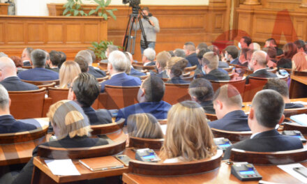 Депутатите наложиха мораториум върху цената на тока, водата и парното (ОБЗОР)