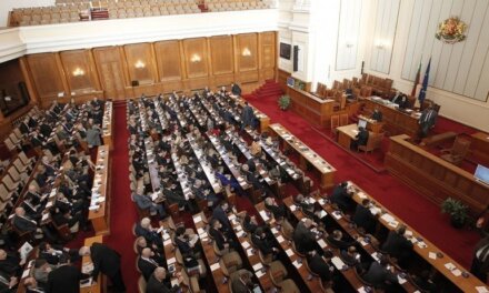 Народното събрание обсъжда на второ четене намаляване на състава на КЕВР