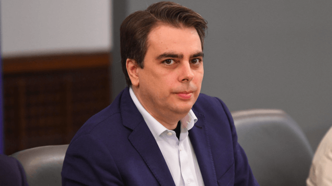 Асен Василев каза какво се случва, ако се сложи таван на цените