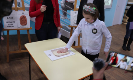 Пример и гордост за българските деца второкласничката Калина Тиханова е най-четящото дете със 414 книги