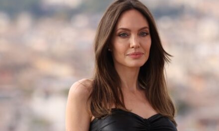 Анджелина Джоли се захваща да помага на бедстващите в Украйна