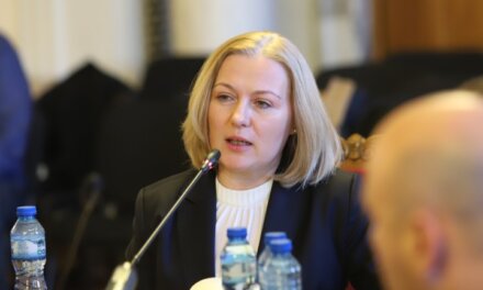 Министър Йорданова не вижда защо да ходи в КПОКНПИ