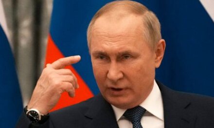 Владимир Путин понякога се шегува с „руските планове“ за нападение срещу Украйна