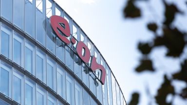 Най-големият енергиен концерн в Германия E.ON  обяви, че прекратява покупките на природен газ от руски компании
