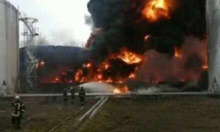 Снаряд подпали голям пожар в украинския град Чернигов