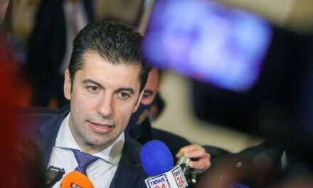 Кирил Петков: Фалшиви новини са, че България ще влиза във война