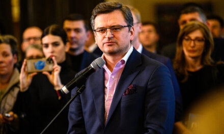 Кулеба благодари на Кирил Петков за инициативата му за събиране на средства за Украйна