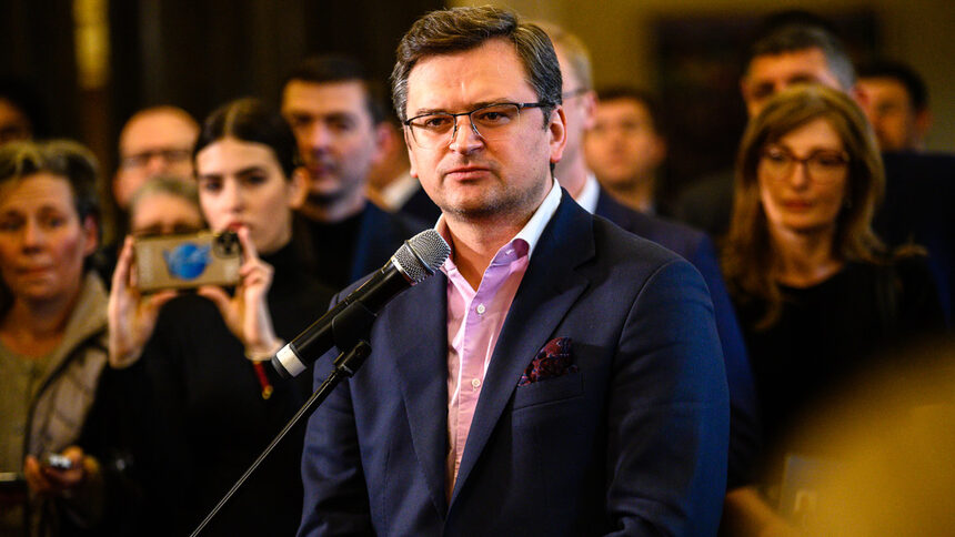 Кулеба благодари на Кирил Петков за инициативата му за събиране на средства за Украйна