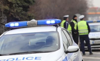 Двама полицаи са били нападнати тази вечер в Самоков