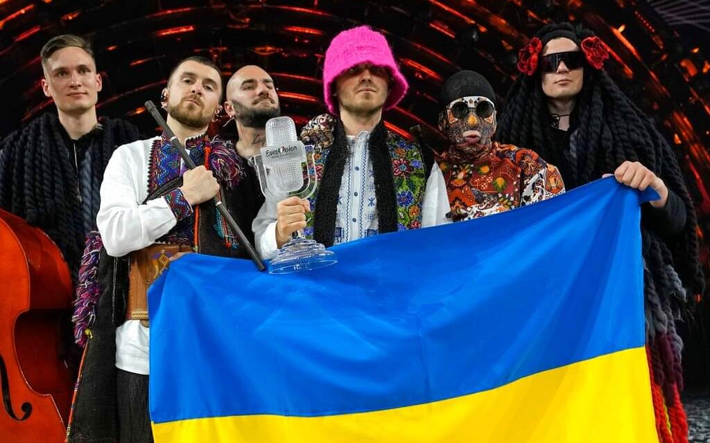 Победителят от “Евровизия” събра 900 000 долара за украинската армия