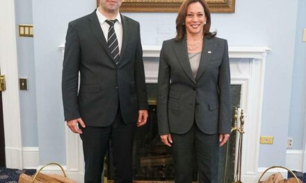 Кирил Петков се срещна с вицепрезидента на САЩ Камала Харис