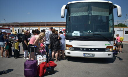Автобуси от Елхово ще извозват бежанците
