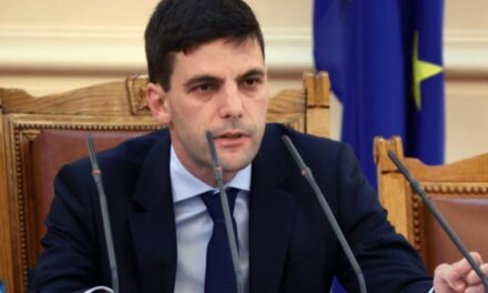 Никола Минчев вече не е председател на парламента