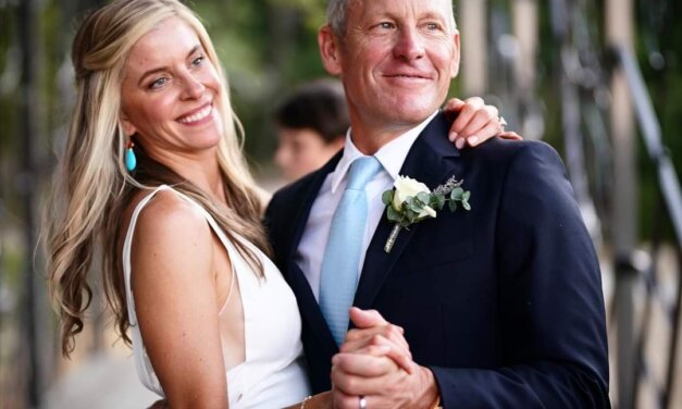 Ланс Армстронг се жени за приятелката си след 14 години