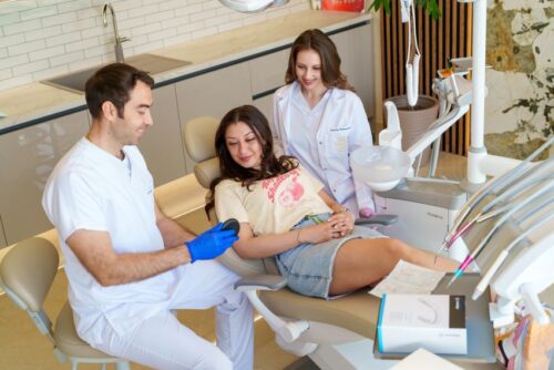 д-р Хунджев